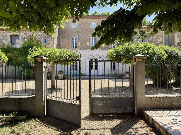 Ensemble immobilier de caractère au cœur d'un village du Minervois