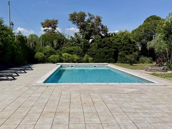 Ensemble immobilier de caractère au cœur d'un village du Minervois