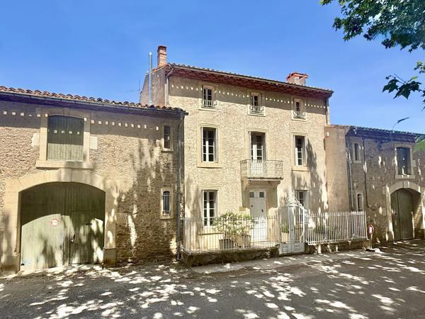 Ensemble immobilier de caractère au cœur d'un village du Minervois