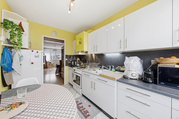 Joli T3 de 63m2 à vendre EN VIAGER dans résidence avec ascenseur, balcon et vue dégagée.