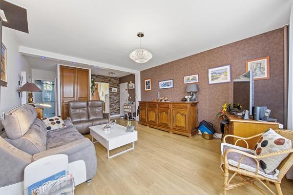 Joli T3 de 63m2 à vendre EN VIAGER dans résidence avec ascenseur, balcon et vue dégagée.