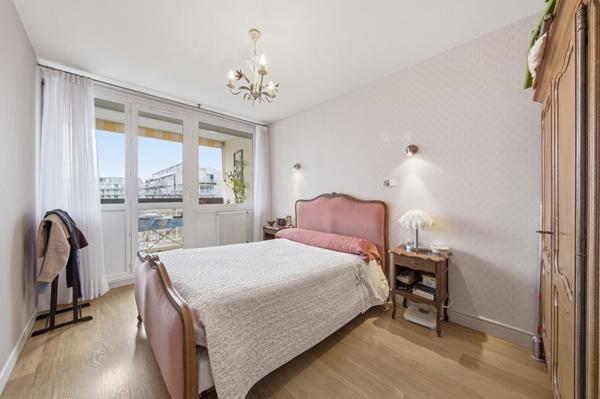 Joli T3 de 63m2 à vendre EN VIAGER dans résidence avec ascenseur, balcon et vue dégagée.