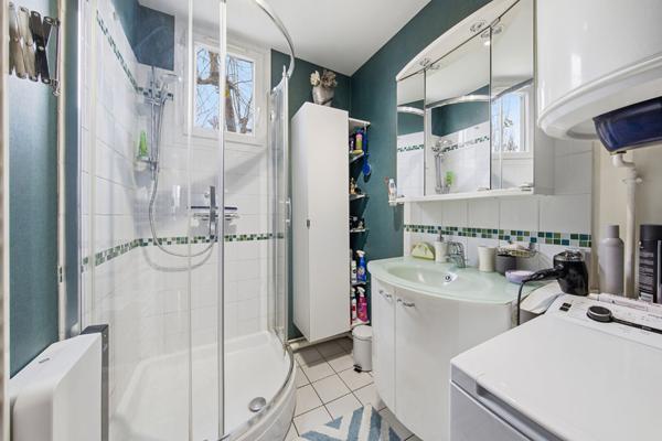 Joli T3 de 63m2 à vendre EN VIAGER dans résidence avec ascenseur, balcon et vue dégagée.