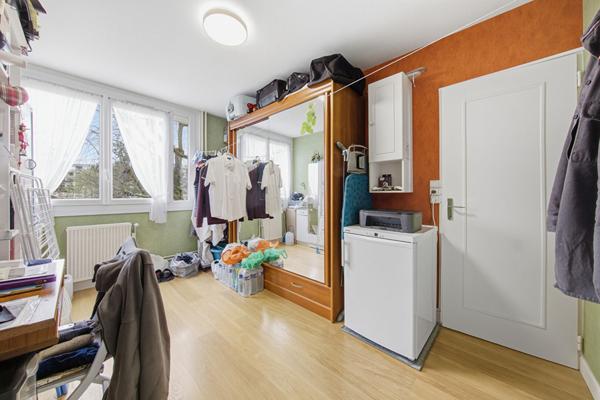 Joli T3 de 63m2 à vendre EN VIAGER dans résidence avec ascenseur, balcon et vue dégagée.