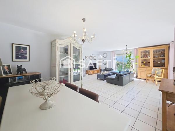 Belle contemporaine dans secteur prisé.