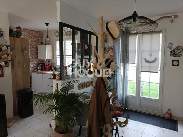 Charmante Maison à Vendre à Dolus d'Oléron - 3 chambres et terrasse Spacieuse !