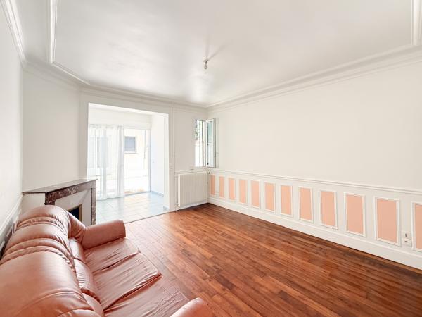 Maison
         8 pièces
        - 152 m² Exclusivité 840 000 € *