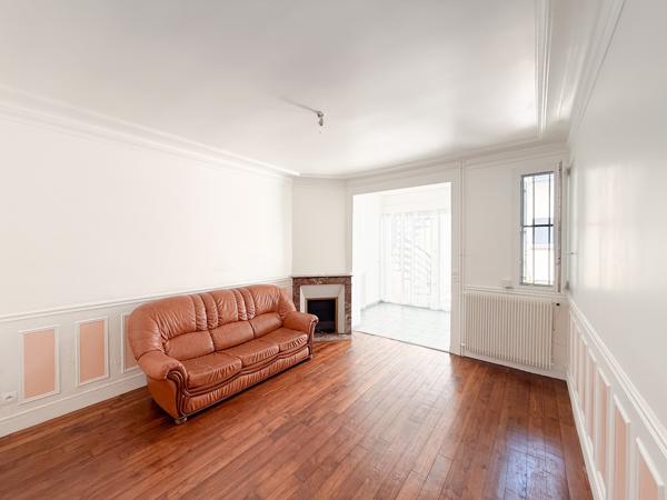 Maison
         8 pièces
        - 152 m² Exclusivité 840 000 € *