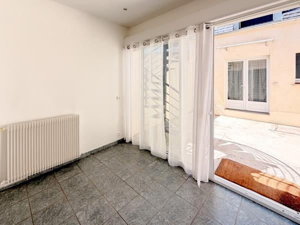 Maison
         8 pièces
        - 152 m² Exclusivité 840 000 € *