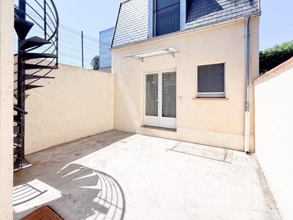 Maison
         8 pièces
        - 152 m² Exclusivité 840 000 € *