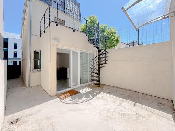 Maison
         8 pièces
        - 152 m² Exclusivité 840 000 € *