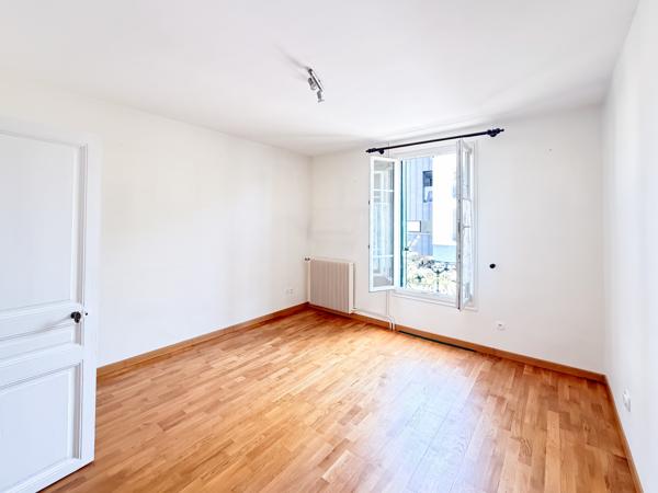 Maison
         8 pièces
        - 152 m² Exclusivité 840 000 € *