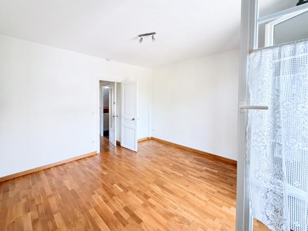 Maison
         8 pièces
        - 152 m² Exclusivité 840 000 € *