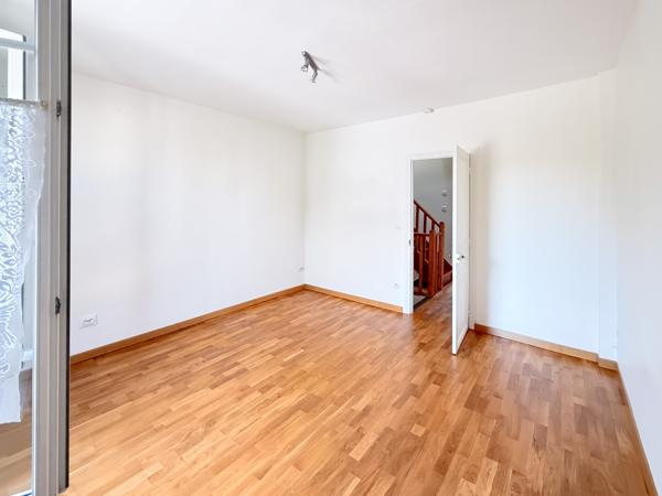 Maison
         8 pièces
        - 152 m² Exclusivité 840 000 € *