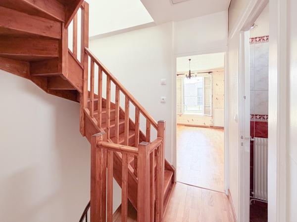 Maison
         8 pièces
        - 152 m² Exclusivité 840 000 € *