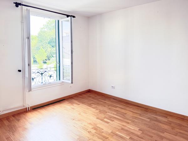 Maison
         8 pièces
        - 152 m² Exclusivité 840 000 € *