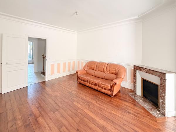 Maison
         8 pièces
        - 152 m² Exclusivité 840 000 € *