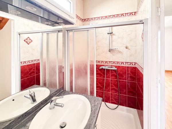Maison
         8 pièces
        - 152 m² Exclusivité 840 000 € *