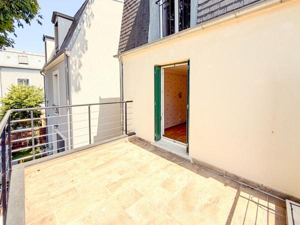 Maison
         8 pièces
        - 152 m² Exclusivité 840 000 € *