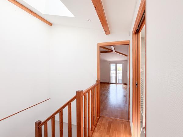 Maison
         8 pièces
        - 152 m² Exclusivité 840 000 € *