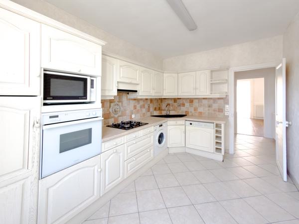 Maison
         8 pièces
        - 152 m² Exclusivité 840 000 € *