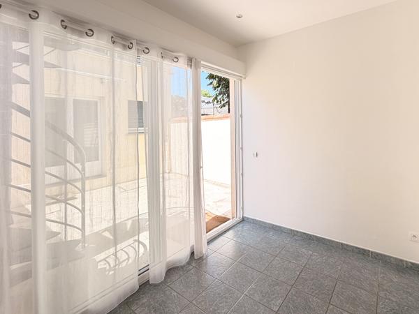 Maison
         8 pièces
        - 152 m² Exclusivité 840 000 € *