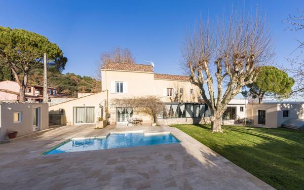 Maison à vendre    7 pièces • 364 m2 Manosque