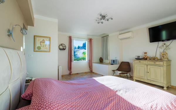 Maison à vendre    7 pièces • 364 m2 Manosque