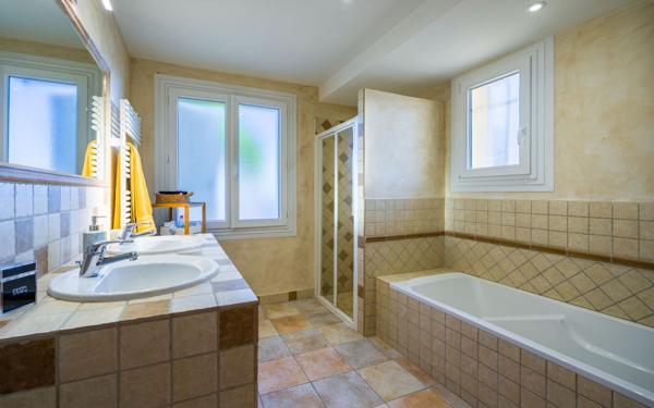 Maison à vendre    7 pièces • 364 m2 Manosque