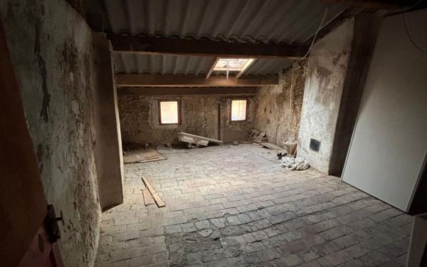 Maison à vendre    2 pièces •  Valensole