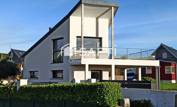 Jolie maison moderne à proximité directe de la mer...