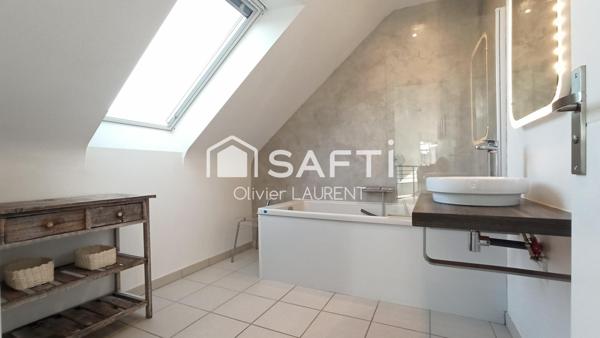 Jolie maison moderne à proximité directe de la mer...