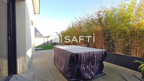 Jolie maison moderne à proximité directe de la mer...