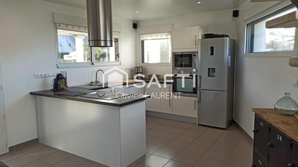 Jolie maison moderne à proximité directe de la mer...