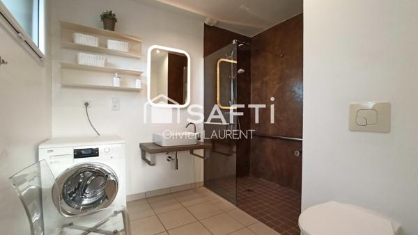 Jolie maison moderne à proximité directe de la mer...