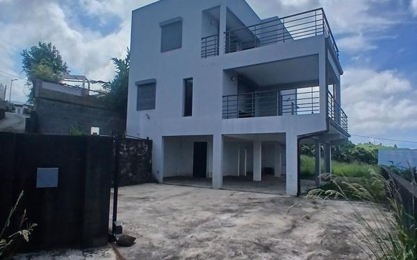 Maison à vendre    4 pièces • 106 m2 Petite-Île