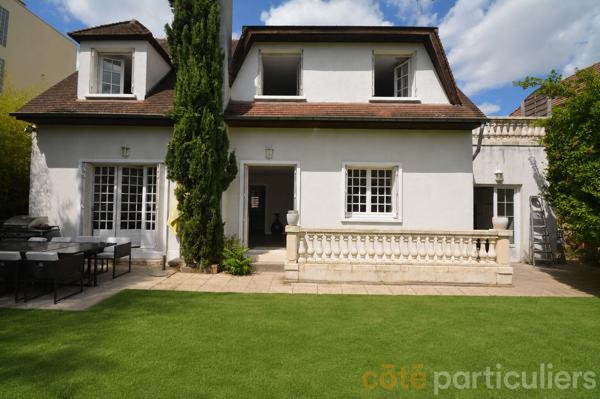 Vente
                Maison152 m² - 6 Pièces -
                    SAINT MAUR DES FOSSES (94210)