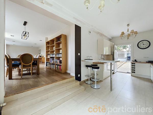 Vente
                Maison152 m² - 6 Pièces -
                    SAINT MAUR DES FOSSES (94210)