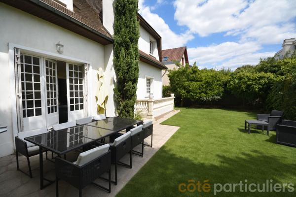 Vente
                Maison152 m² - 6 Pièces -
                    SAINT MAUR DES FOSSES (94210)