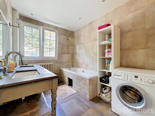 Vente
                Maison152 m² - 6 Pièces -
                    SAINT MAUR DES FOSSES (94210)
