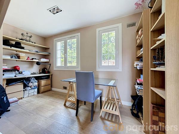 Vente
                Maison152 m² - 6 Pièces -
                    SAINT MAUR DES FOSSES (94210)