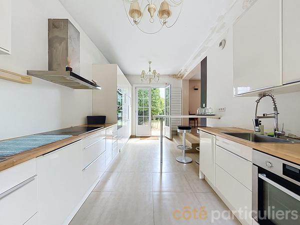 Vente
                Maison152 m² - 6 Pièces -
                    SAINT MAUR DES FOSSES (94210)