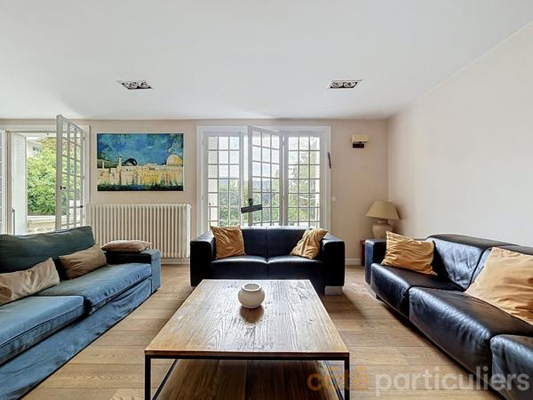 Vente
                Maison152 m² - 6 Pièces -
                    SAINT MAUR DES FOSSES (94210)