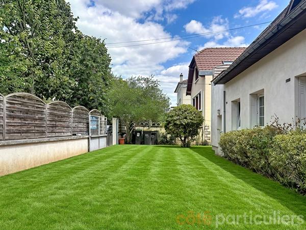 Vente
                Maison152 m² - 6 Pièces -
                    SAINT MAUR DES FOSSES (94210)