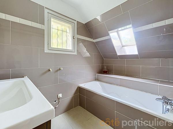 Vente
                Maison152 m² - 6 Pièces -
                    SAINT MAUR DES FOSSES (94210)