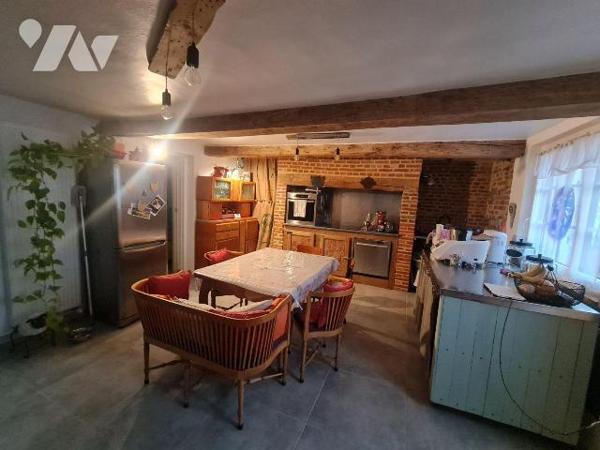 ABBEVILLE - Proche centre ville et de toutes les commodités, maison entièrement rénovée avec so...