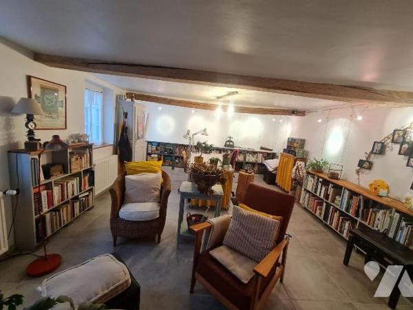 ABBEVILLE - Proche centre ville et de toutes les commodités, maison entièrement rénovée avec so...