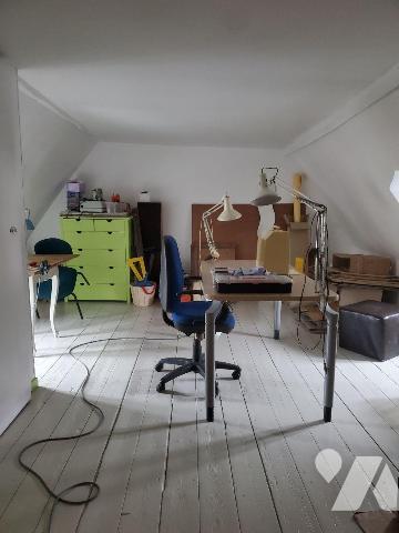 ABBEVILLE - Proche centre ville et de toutes les commodités, maison entièrement rénovée avec so...