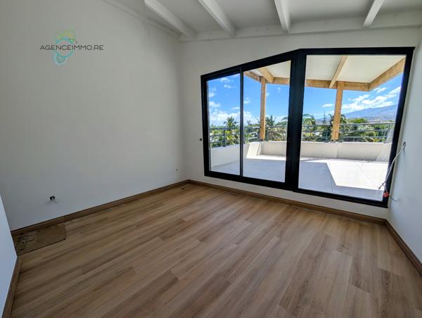 F4 neuf duplex de 87,75m2 avec varangues et terrasses à St Paul