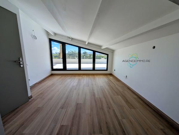 F4 neuf duplex de 87,75m2 avec varangues et terrasses à St Paul